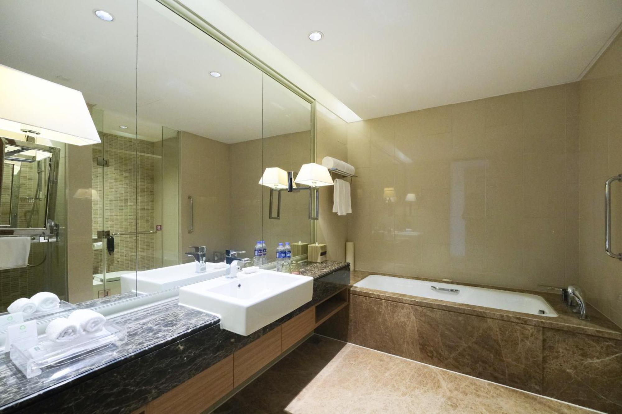 Crowne Plaza Shanghai Anting-Auto City - 15 Minutes Drive To F1 Jiading Buitenkant foto